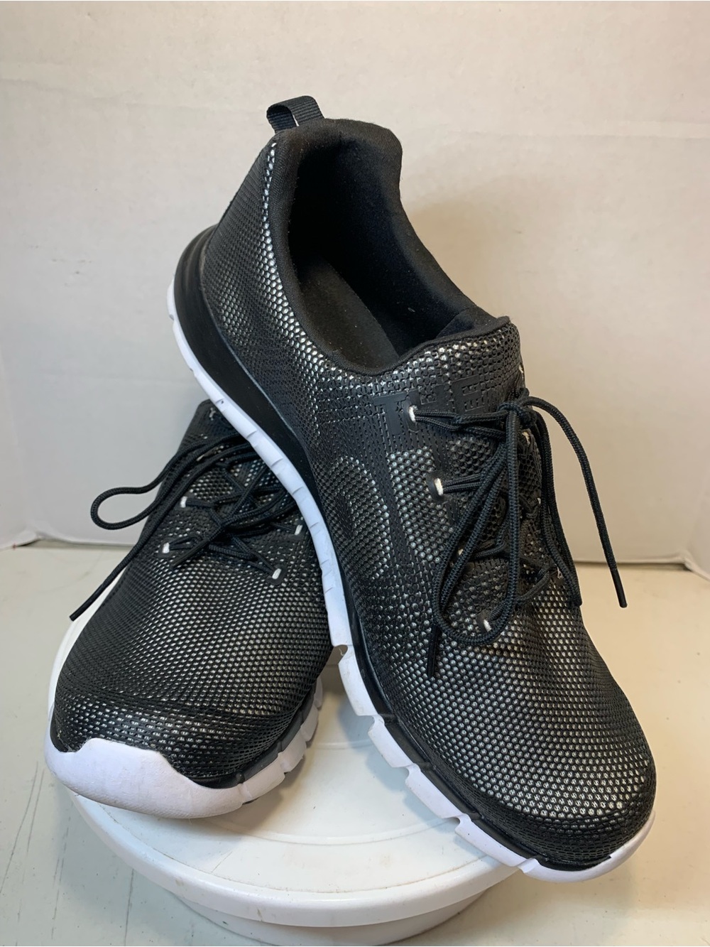 Reebok Pump Fusion Mens Black & White Sz 12 Running Shoe.              3757
